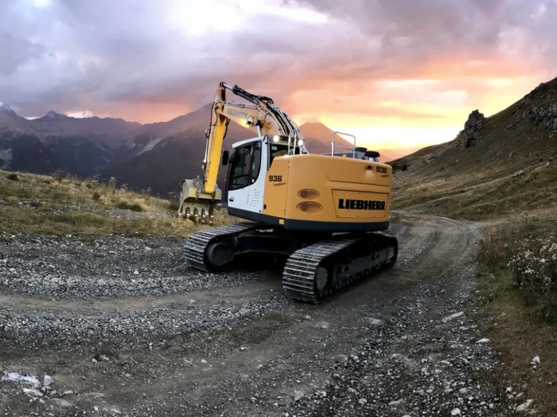 Liebherr R 936 Compact Litronic Paletli Ekskavatör görseli 3